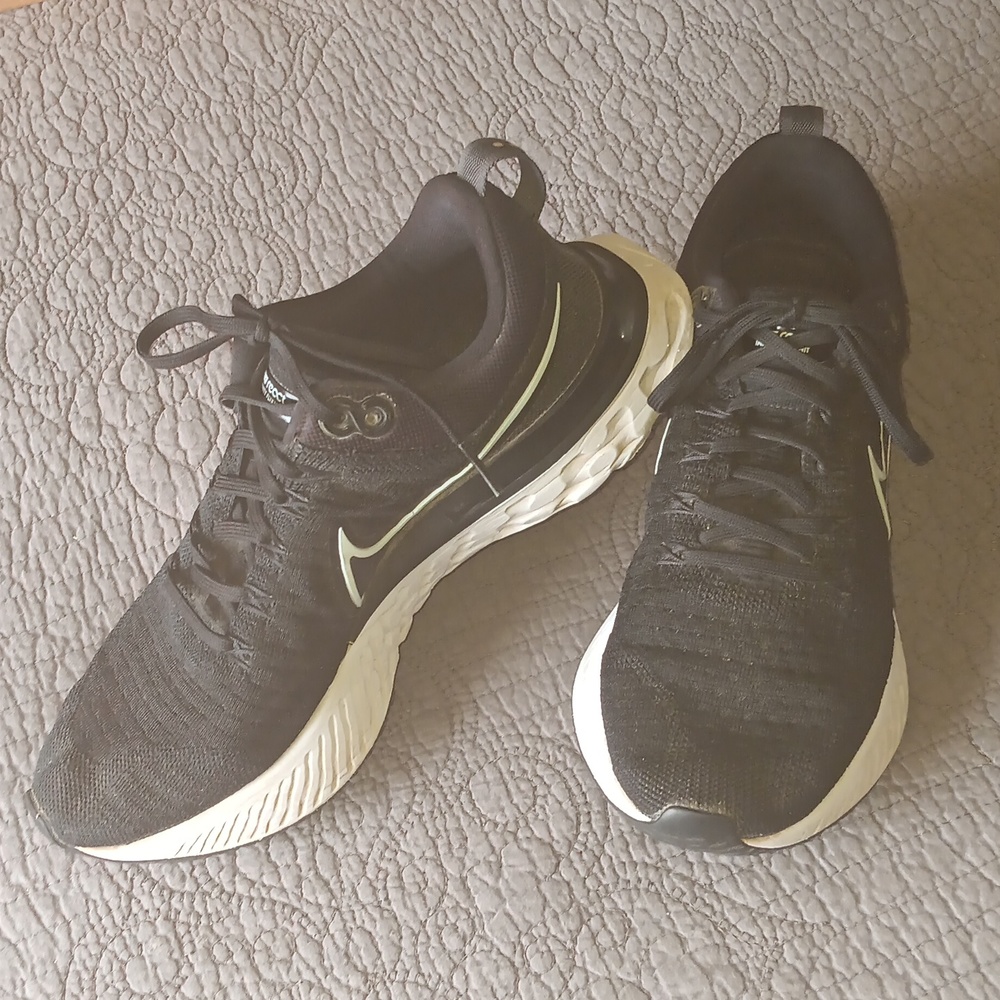 Nike Womens React Infinity Flyknit Sneakers